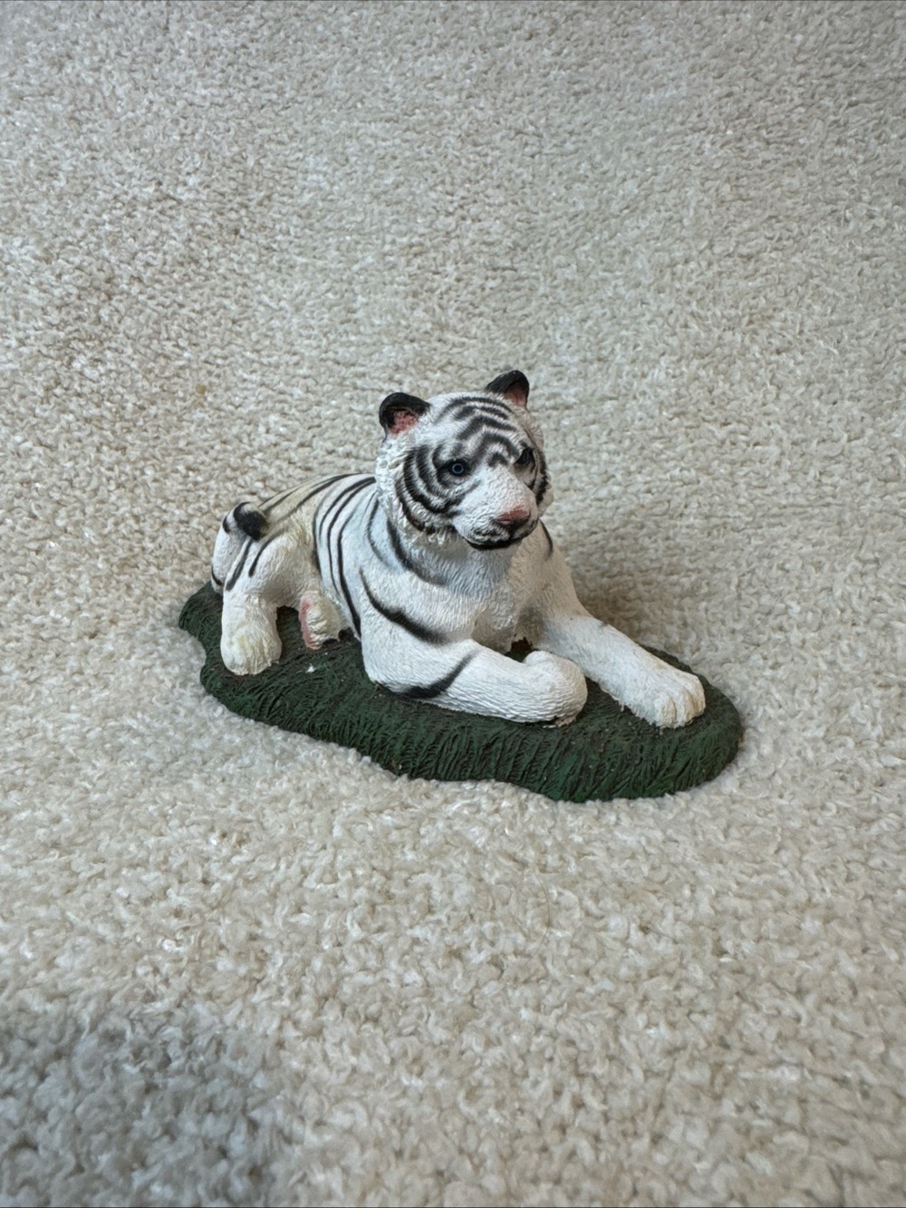 Living Stone White Tiger Figurine 1994 Resting Tiger Statue Wildlife Decor